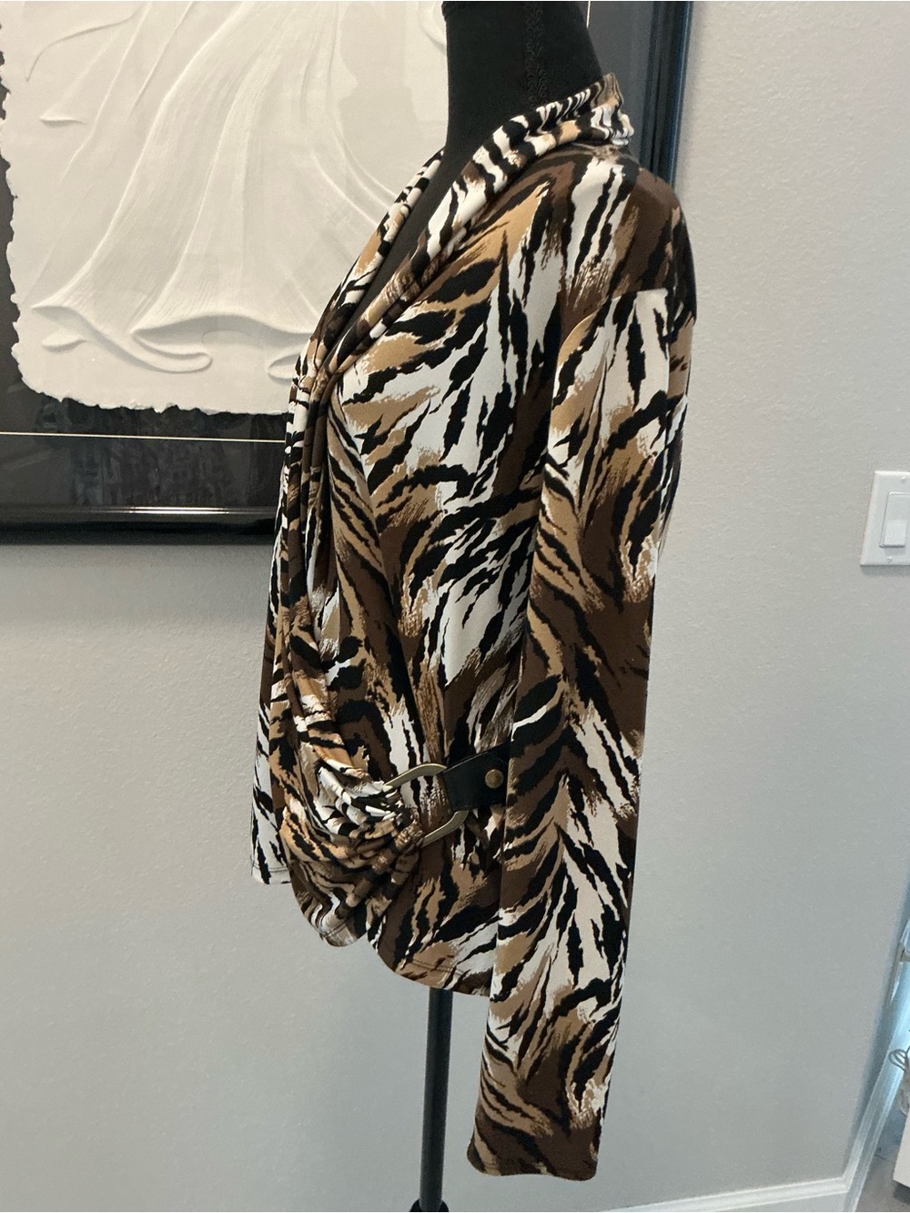 Cache women’s XL animal print wrap, blouse, draped, buckle, long sleeve stretch - Picture 6 of 8